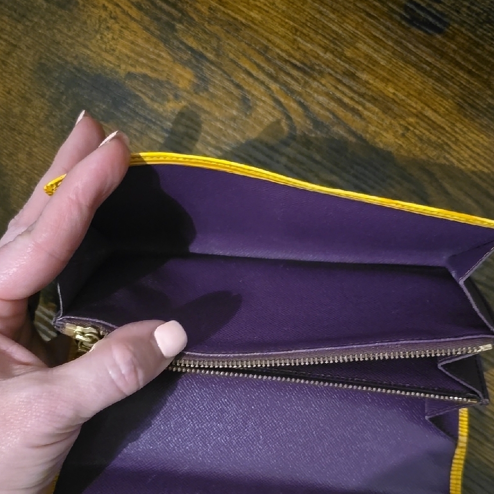 Louis Vuitton Epi Sarah Wallet - Picture 10 of 14